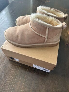 Ugg Ultra Mini, Light Tan, size 4